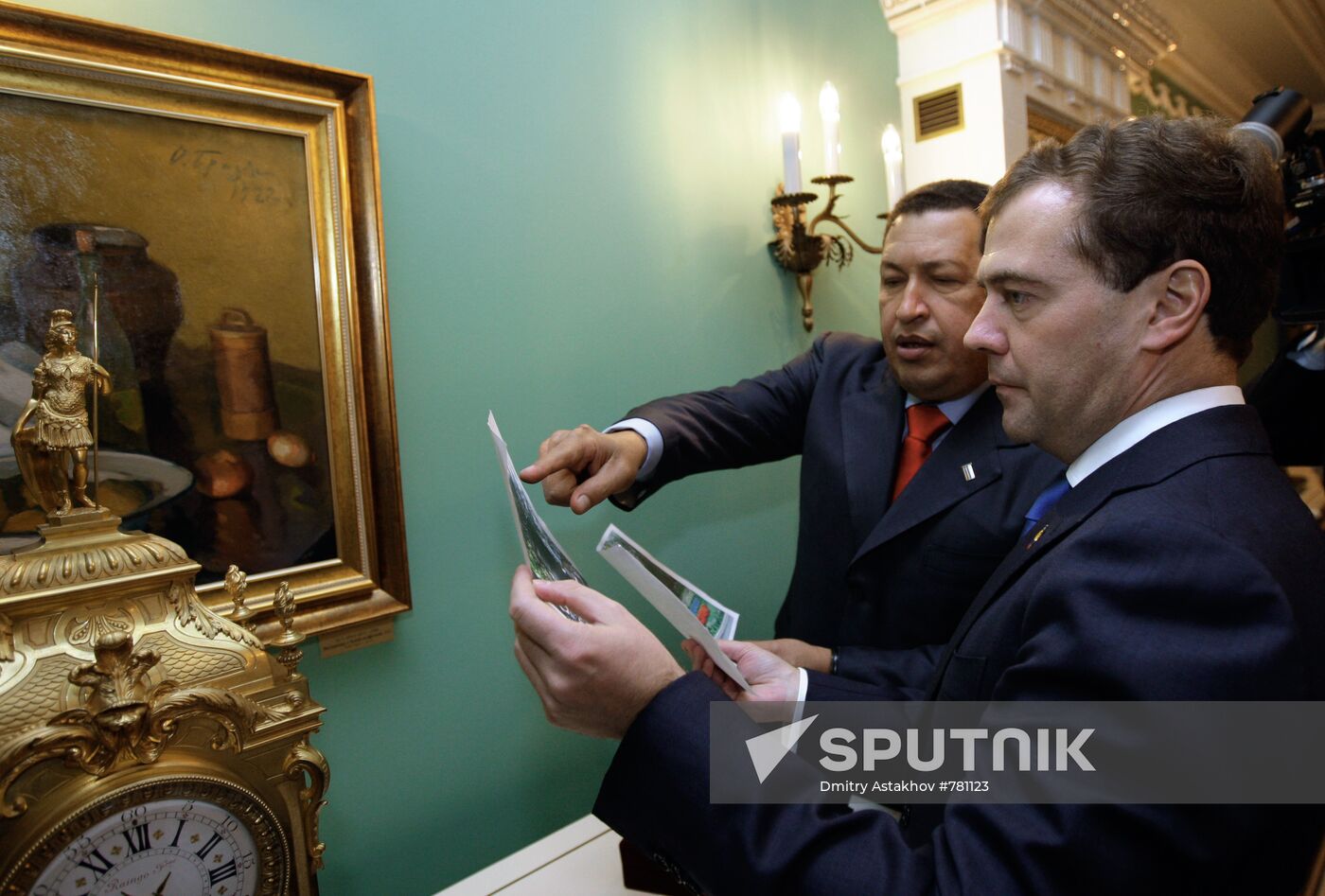 Dmitry Medvedev meets with Hugo Chavez
