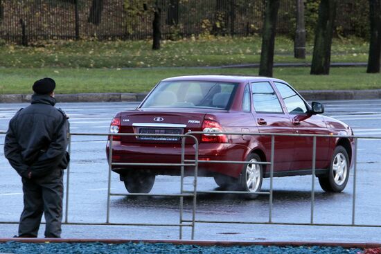 Unveiling foundation stone to Simon Bolivar monument