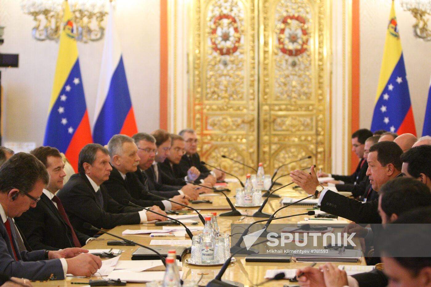 Dmitry Medvedev meets with Hugo Chavez