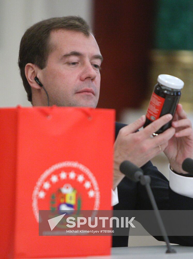 Dmitry Medvedev meets with Hugo Chavez