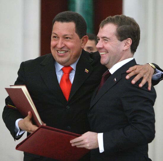 Dmitry Medvedev meets with Hugo Chavez