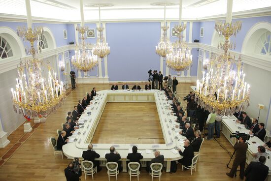 Dmitry Medvedev meets with members of Skolkovo Foundation
