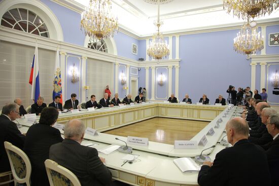 Dmitry Medvedev meets with members of Skolkovo Foundation
