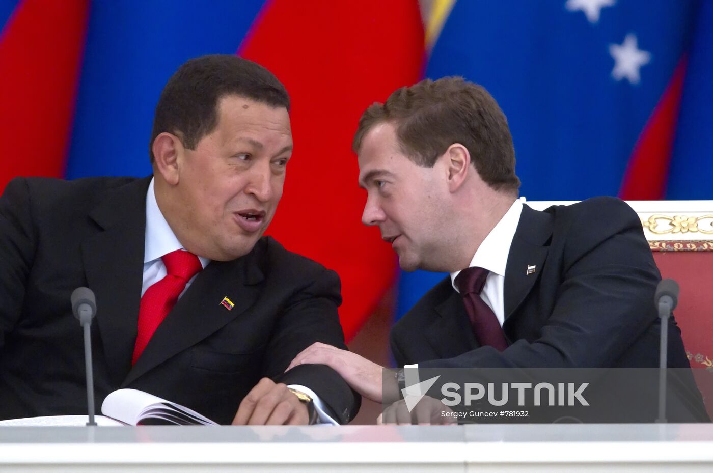 Dmitry Medvedev meets with Hugo Chavez