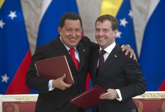 Dmitry Medvedev meets with Hugo Chavez