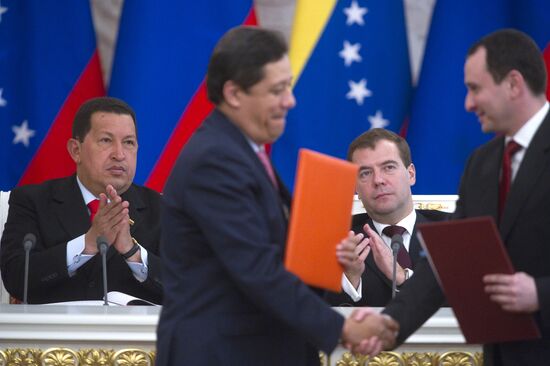 Dmitry Medvedev meets with Hugo Chavez
