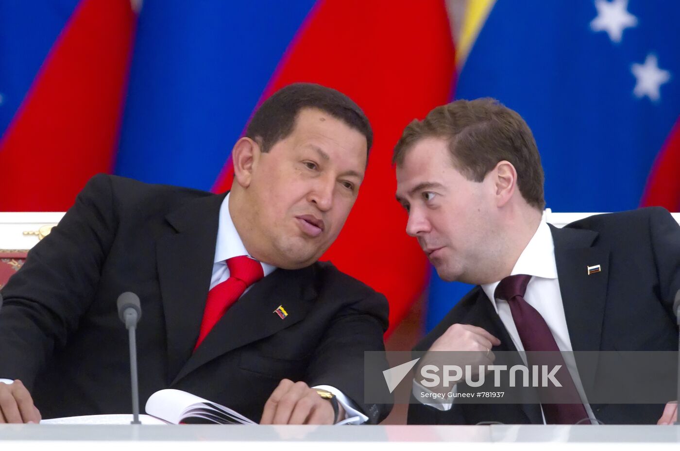 Dmitry Medvedev meets with Hugo Chavez