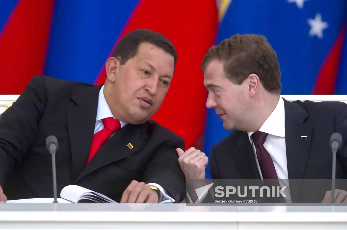 Dmitry Medvedev meets with Hugo Chavez