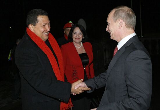 Vladimir Putin meets with Hugo Chavez