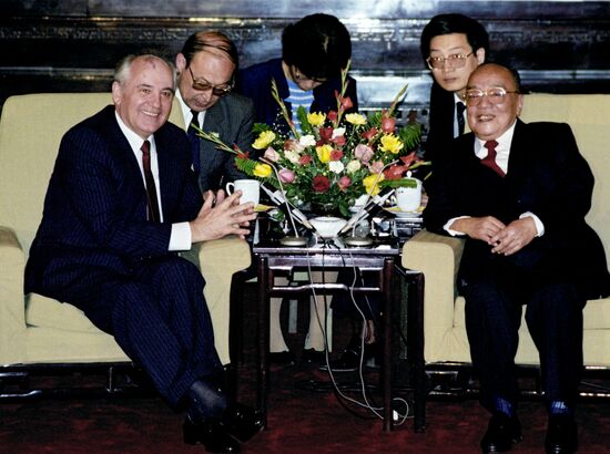 The visit of M. Gorbachev to the People's Republic of China
