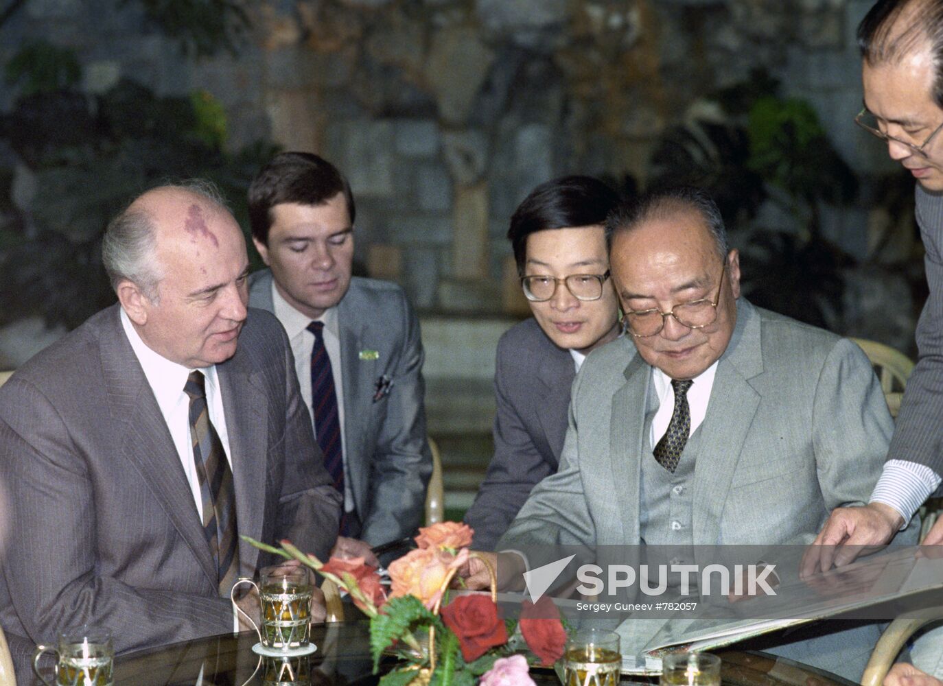 The visit of M. Gorbachev to the People's Republic of China