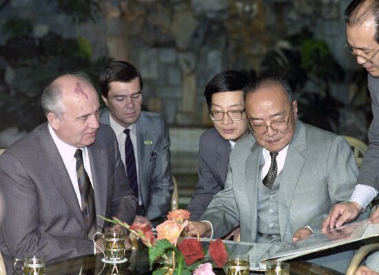 The visit of M. Gorbachev to the People's Republic of China