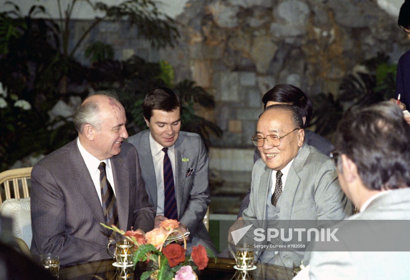 The visit of M. Gorbachev to the People's Republic of China