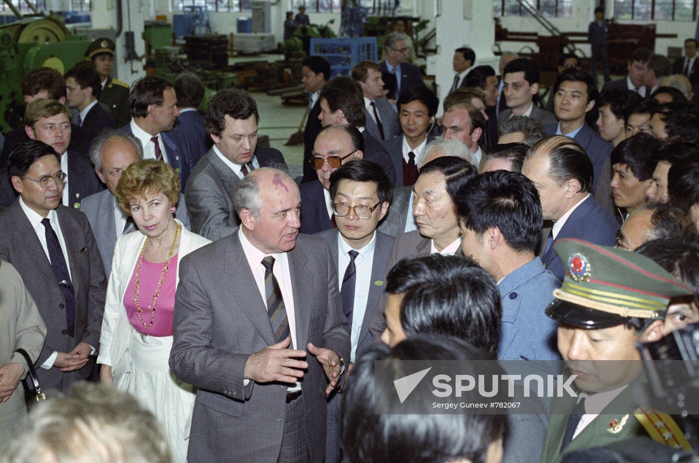 Mikhail Gorbachev visits People's Republic of China