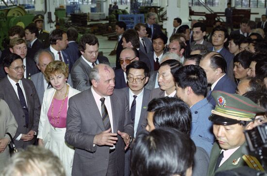 Mikhail Gorbachev visits People's Republic of China