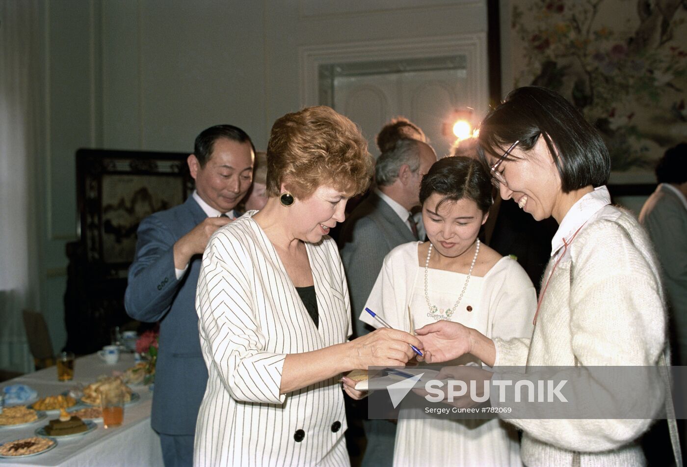 The visit of M. Gorbachev to the People's Republic of China