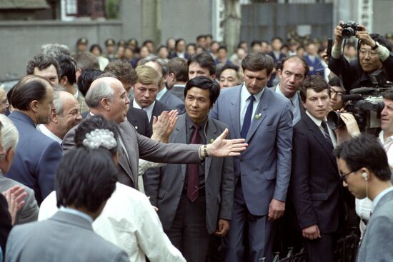 Mikhail Gorbachev visits People's Republic of China