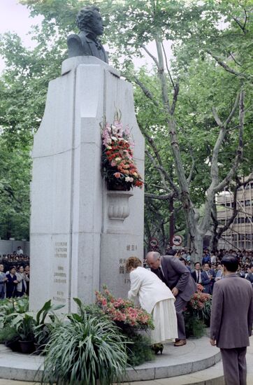 The visit of M. Gorbachev to the People's Republic of China