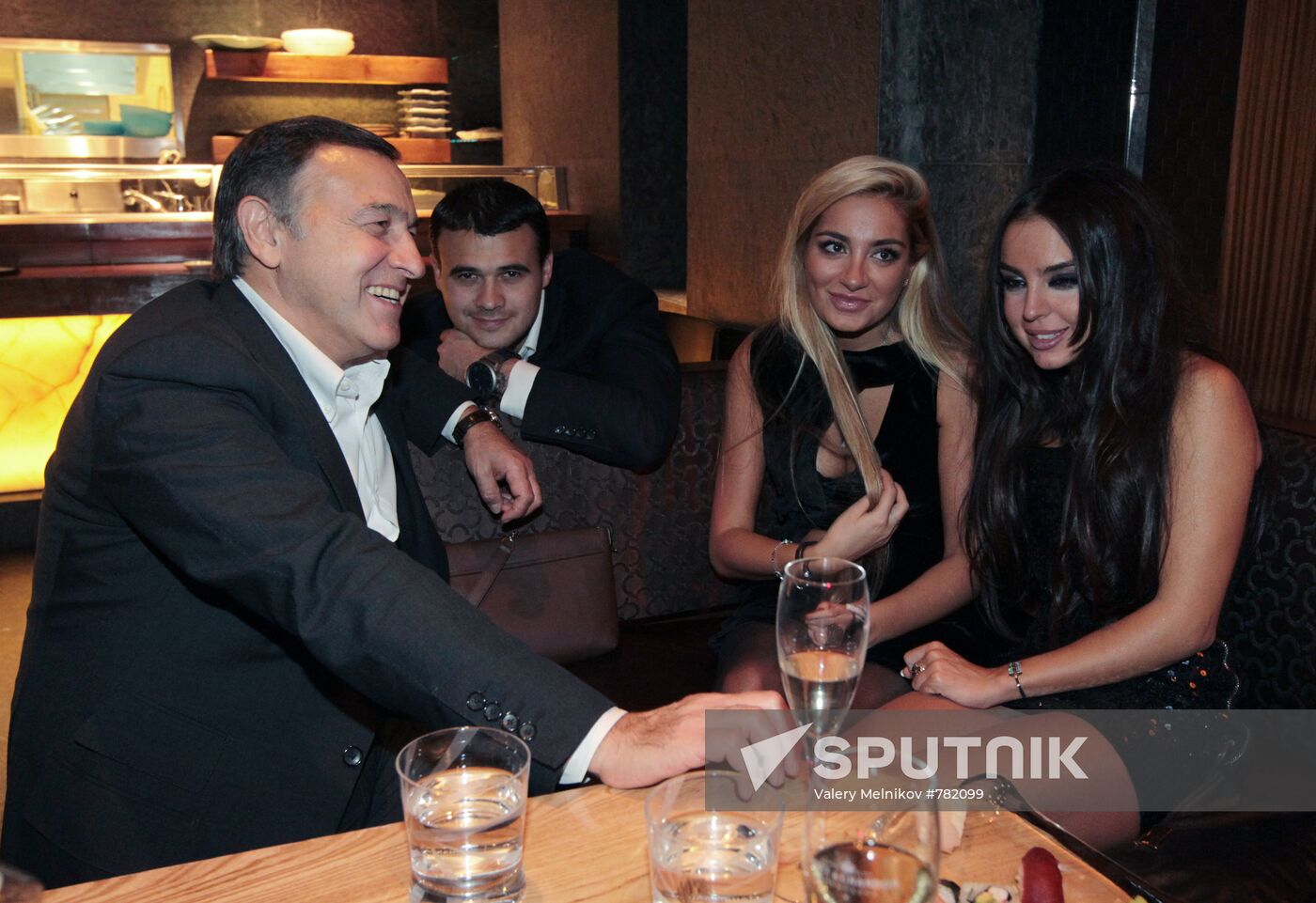 Robert De Niro has private dinner at Nobu restaurant