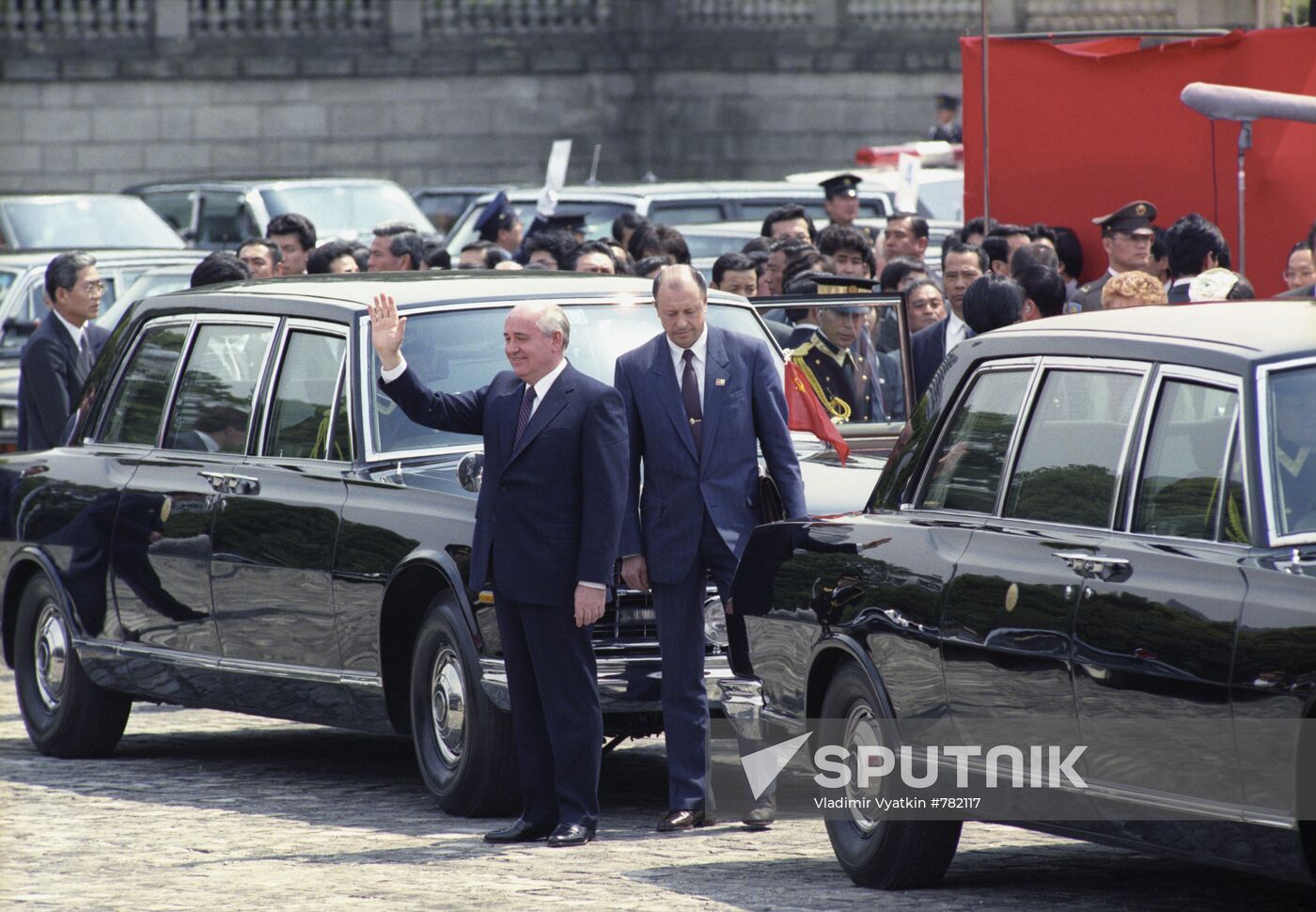 Mikhail Gorbachev greets people in Tokyo