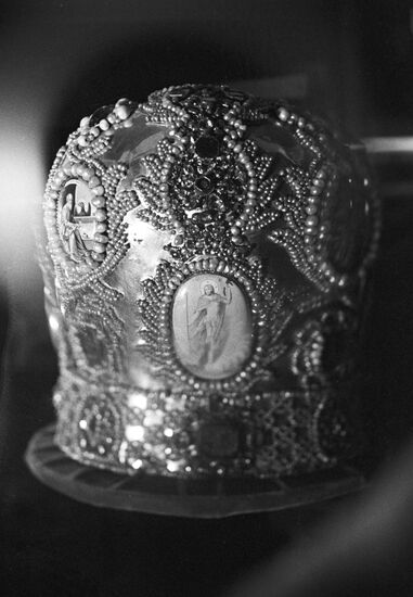 Mitre trimmed with precious stones