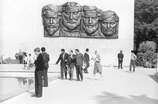 Bas-relief "Four Heroes" by Tokai Mamedov