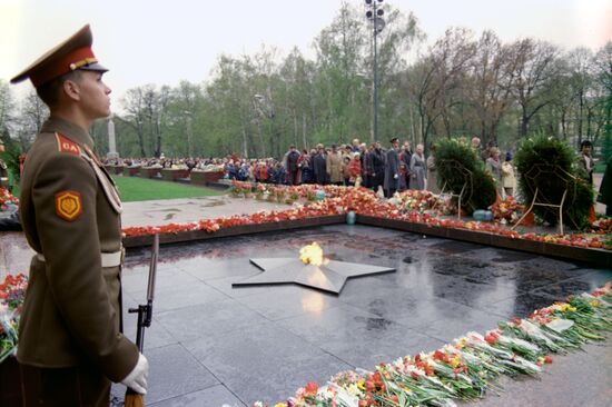 Guard of honor at Tomb of the Unknown Soldier on May 9th