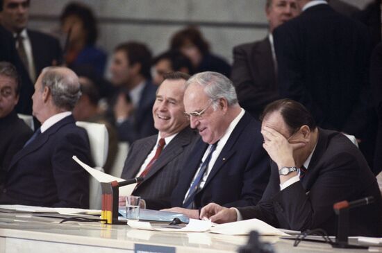 George Bush and Helmut Kohl