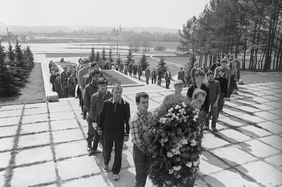Flowers brought to common grave