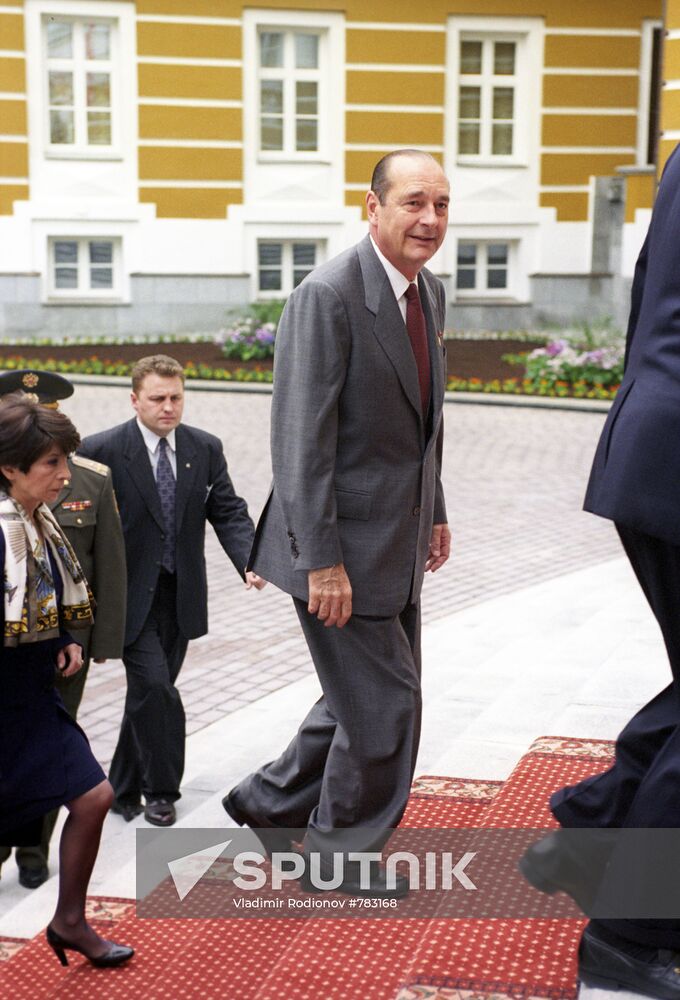 Jacques Chirac attends a meeting on nuclear security