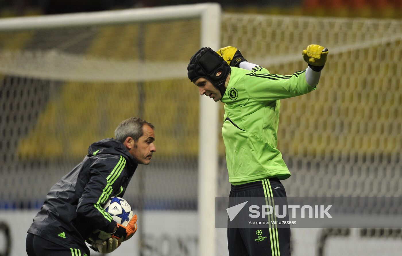 FC Chelsea holds open training session