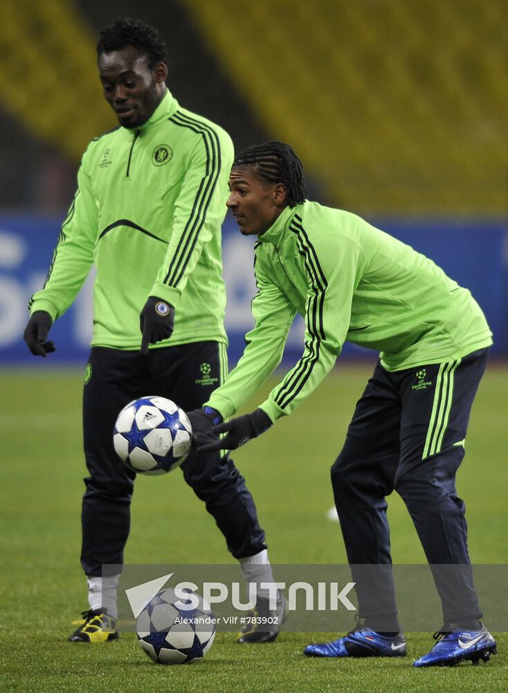 FC Chelsea holds open training session