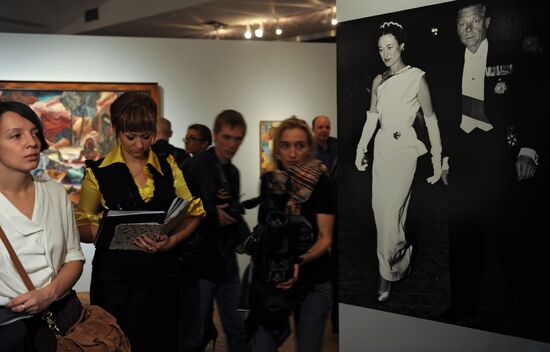Media preview of exhibition of Duchess of Windsor's jewelry