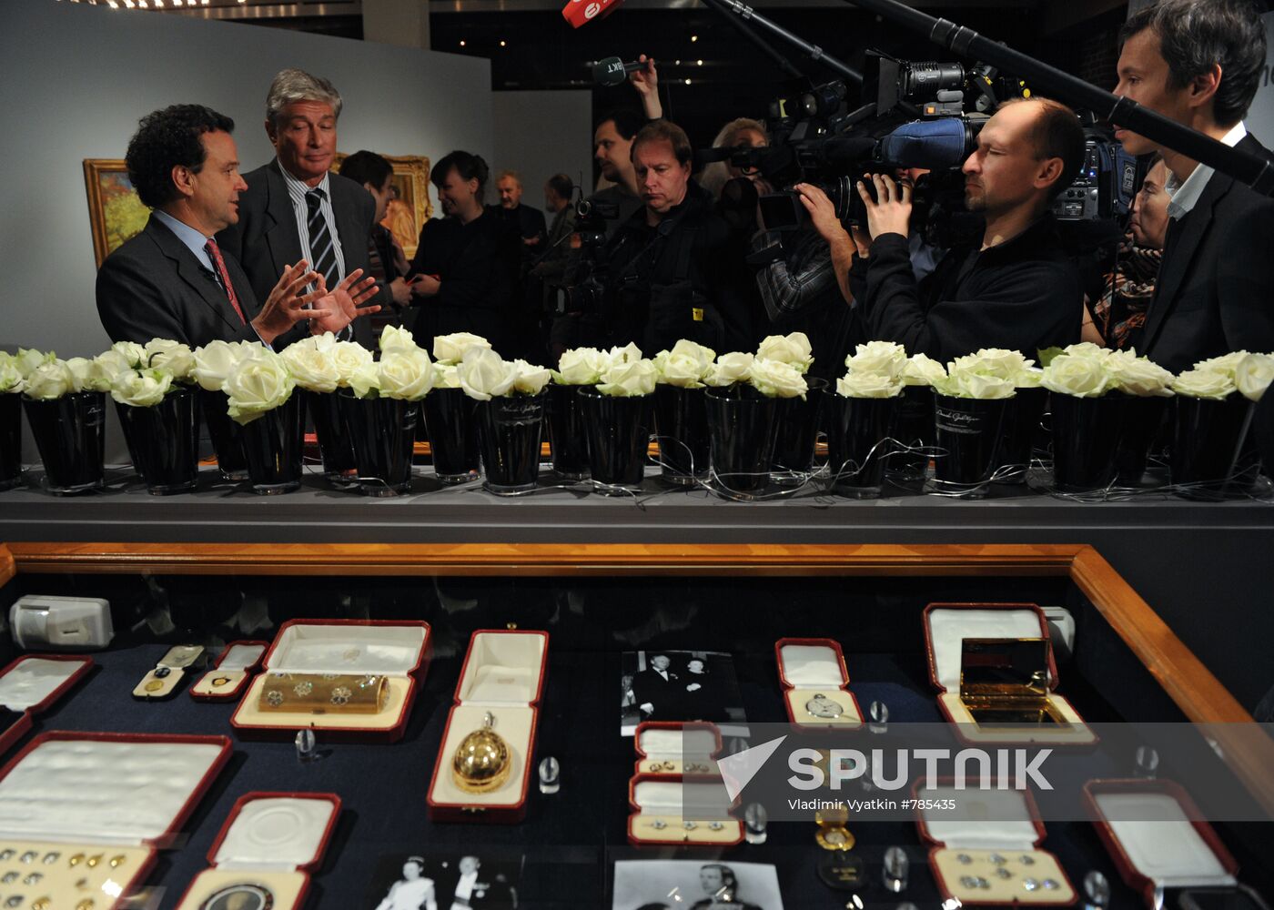 Media preview of exhibition of Duchess of Windsor's jewelry