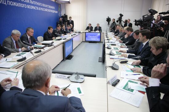 Dmitry Medvedev tours Central Federal District