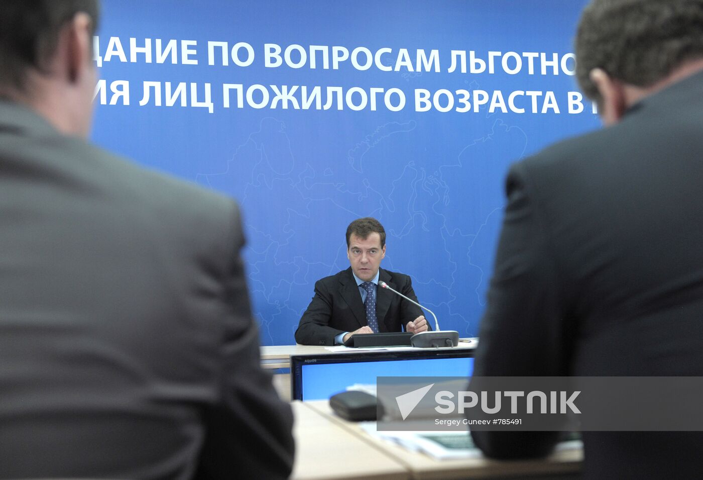 Dmitry Medvedev tours Central Federal District