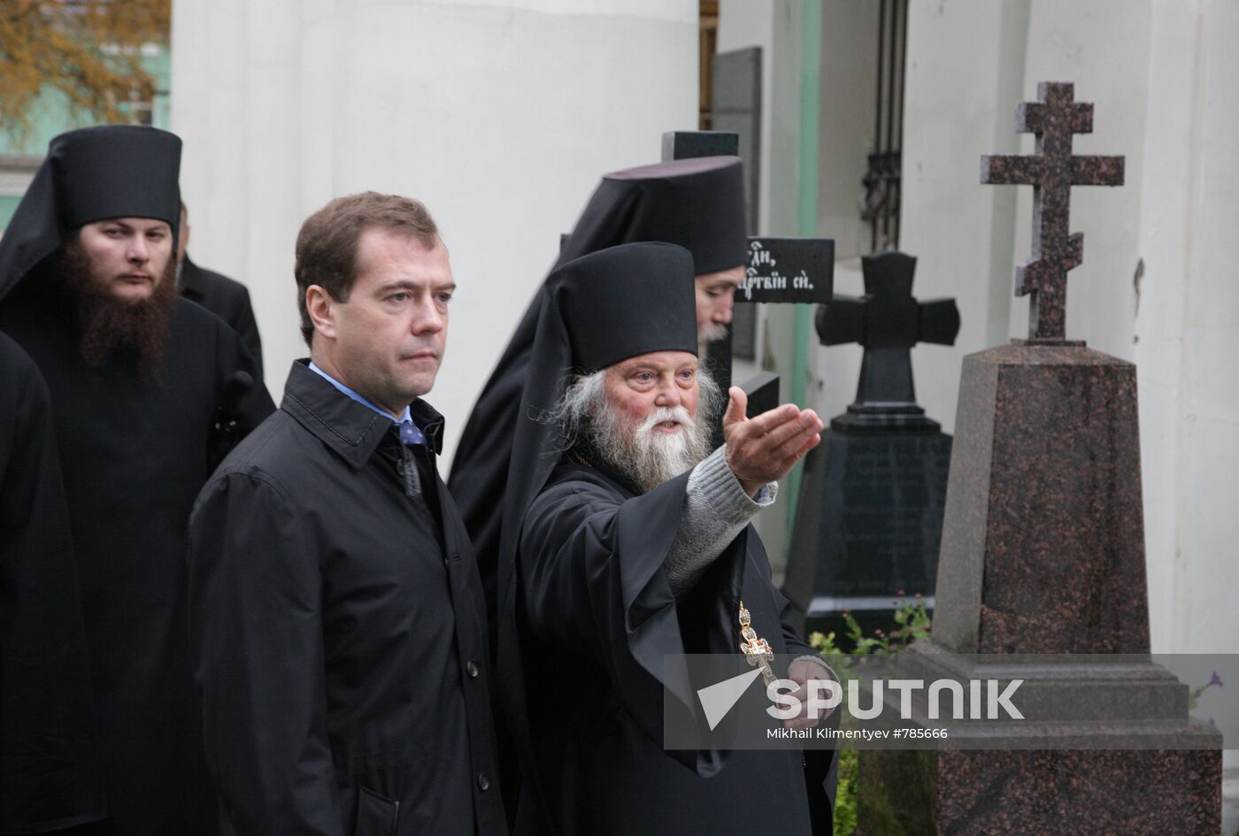 Dmitry Medvedev tours Central Federal District