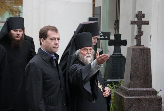 Dmitry Medvedev tours Central Federal District