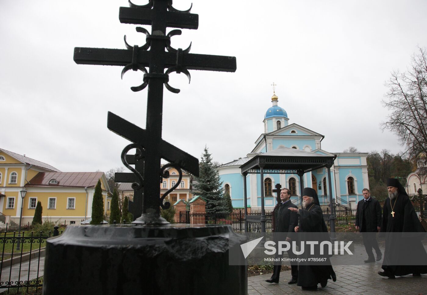 Dmitry Medvedev tours Central Federal District