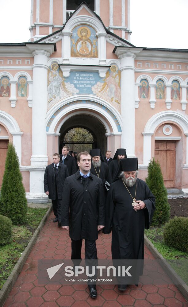 Dmitry Medvedev tours Central Federal District