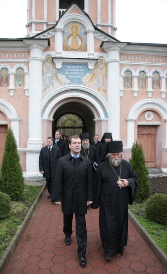 Dmitry Medvedev tours Central Federal District