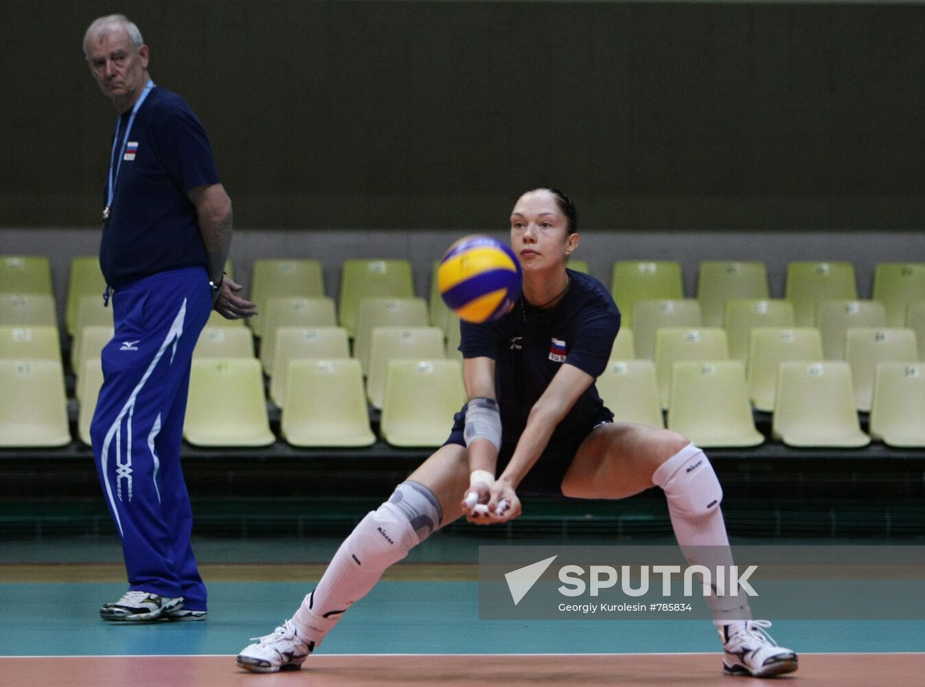 Russian national volleyball team trains before 2010 championship