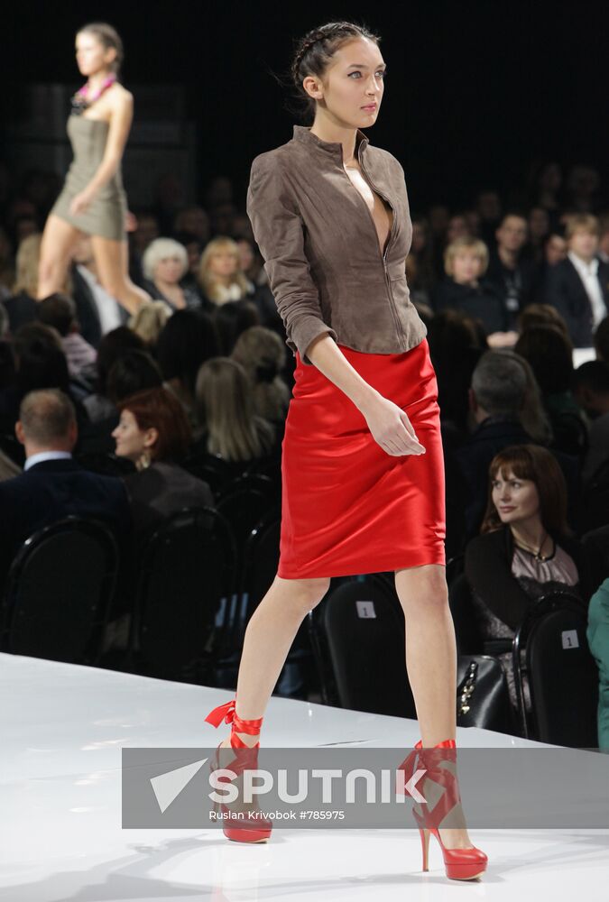 Fashion show of Valentin Yudashkin's collection
