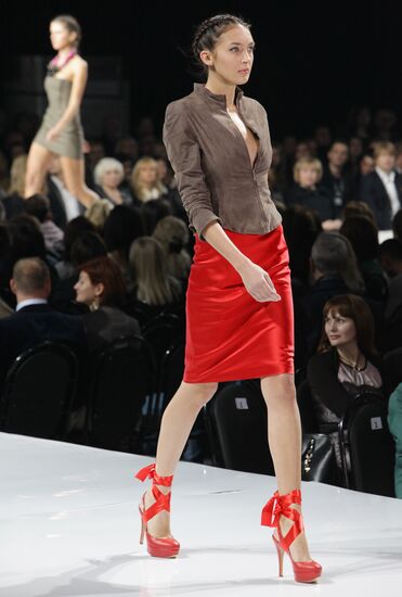 Fashion show of Valentin Yudashkin's collection