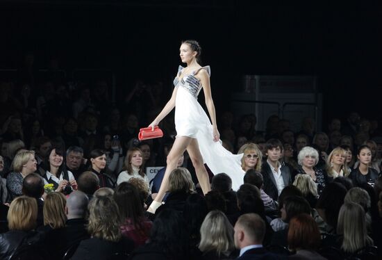 Fashion show of Valentin Yudashkin's collection