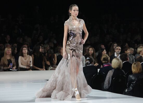 Fashion show of Valentin Yudashkin's collection