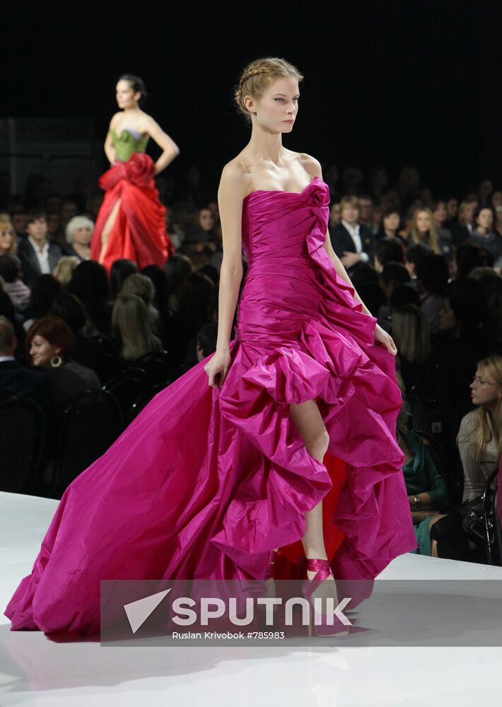 Fashion show of Valentin Yudashkin's collection