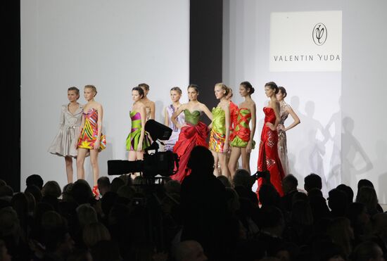 Fashion show of Valentin Yudashkin's collection
