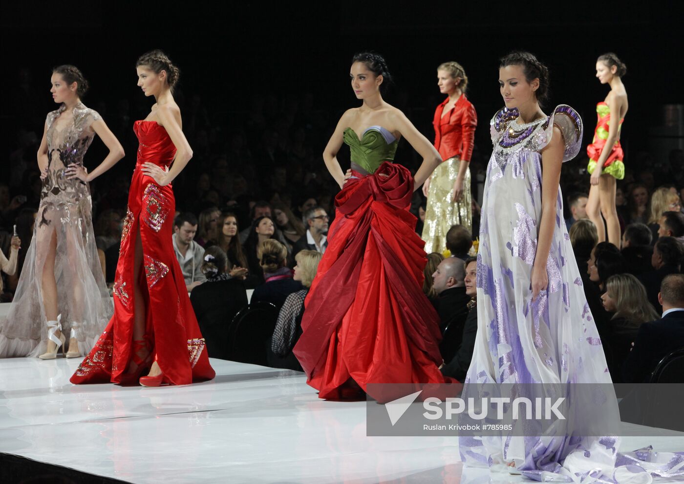 Fashion show of Valentin Yudashkin's collection