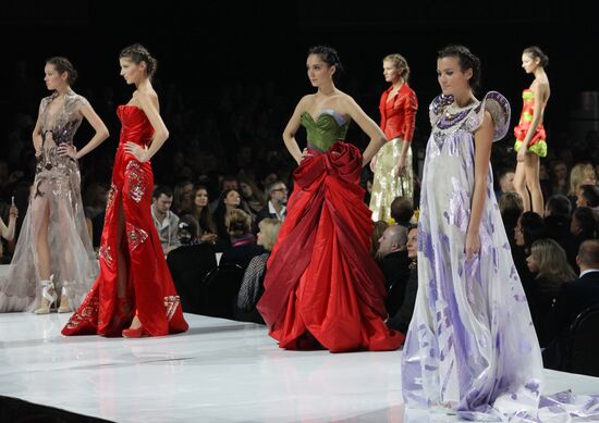 Fashion show of Valentin Yudashkin's collection